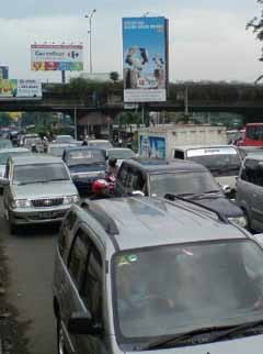 Hindari Macet, Pelintas Pondok Indah Ngantor Setelah Subuhan